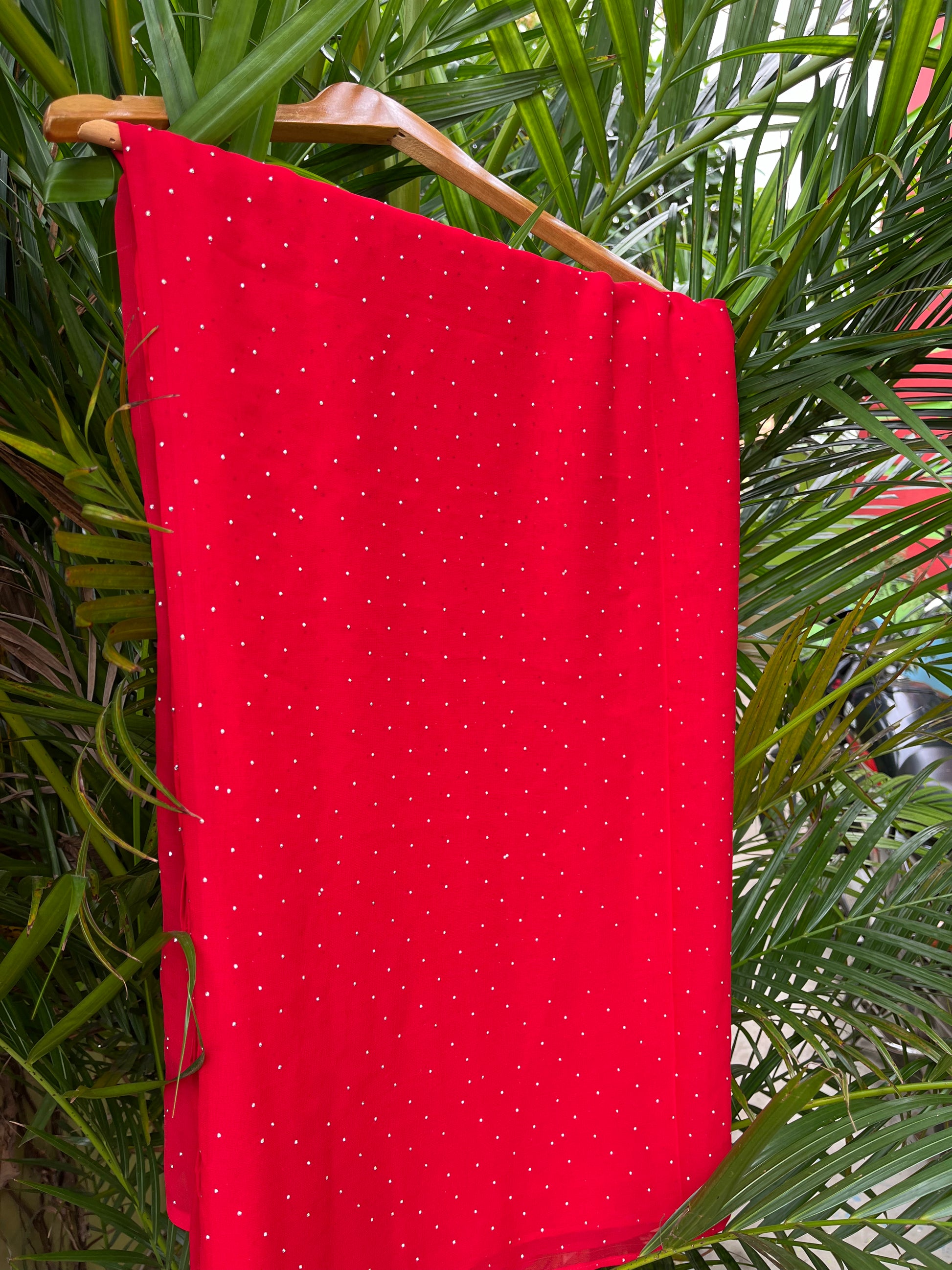 Elegant Georgette Saree with Stone Work & Unstitched Blouse Piece